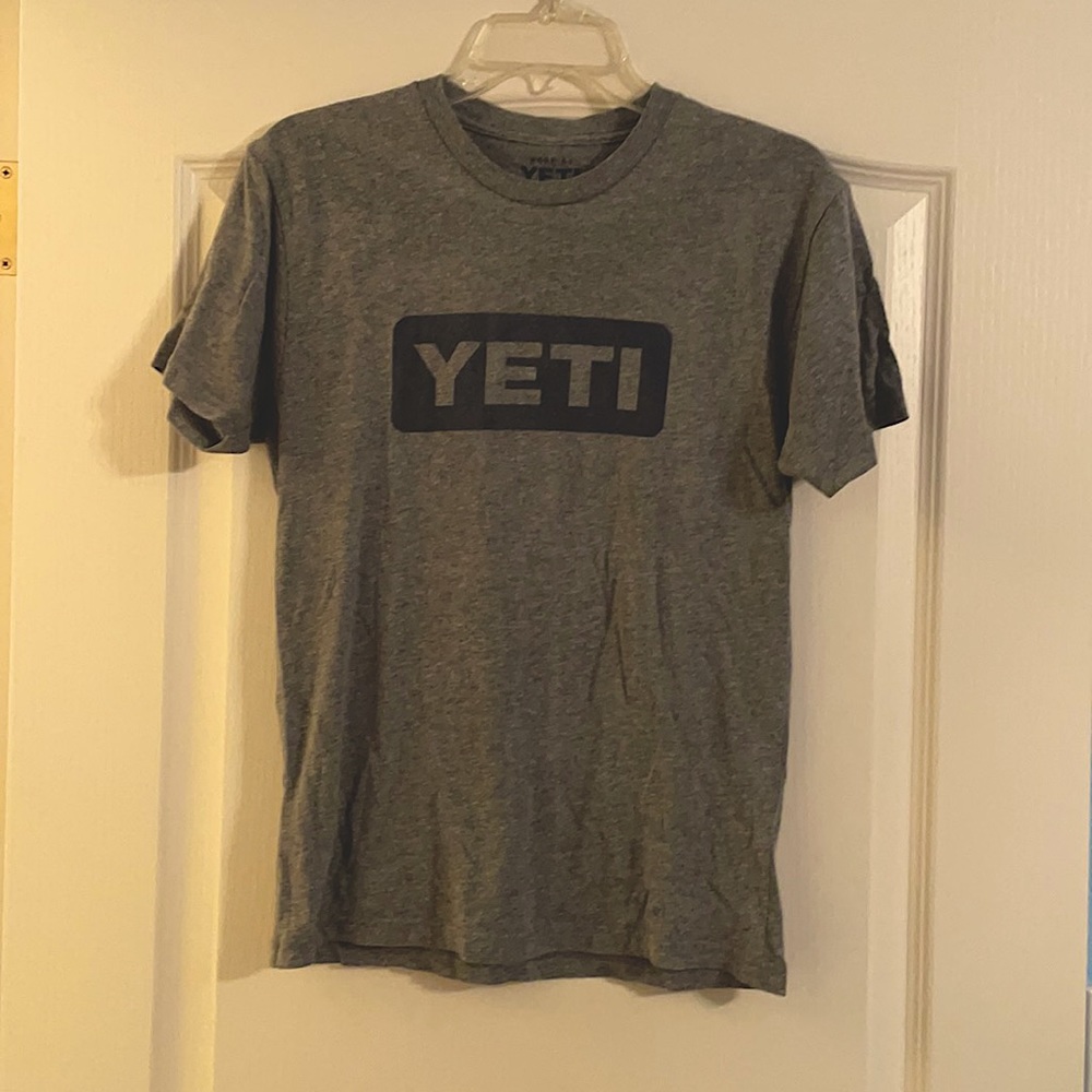 YETI Small Grey and Blue T-Shirt